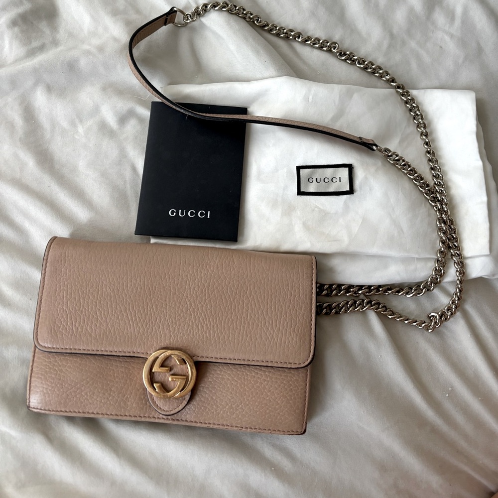 Classy Gucci bag/ wallet on chain
